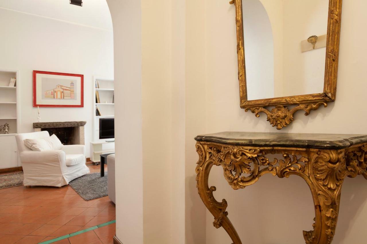 Via Giulia Beautiful Historic Centre Apartment *
