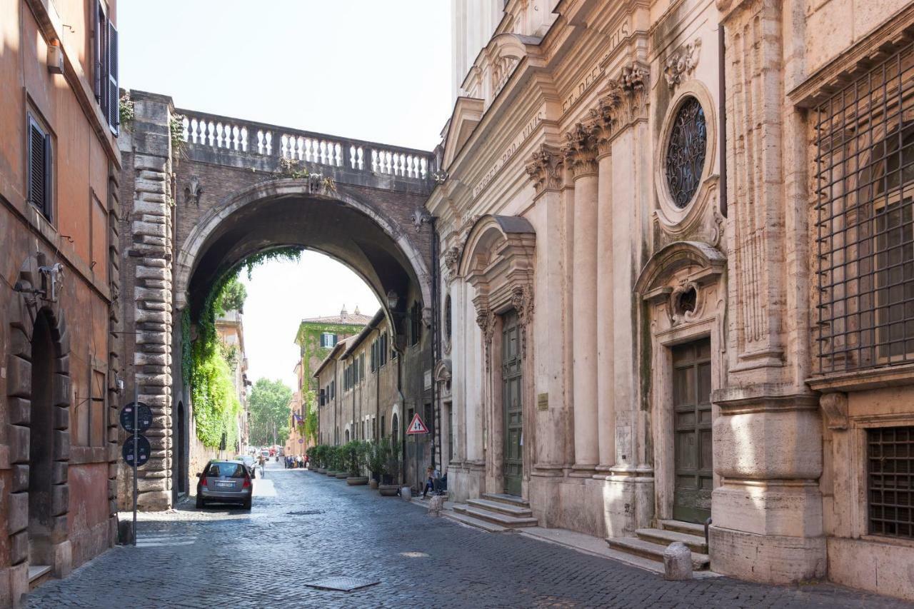 Via Giulia Beautiful Historic Centre * Rom