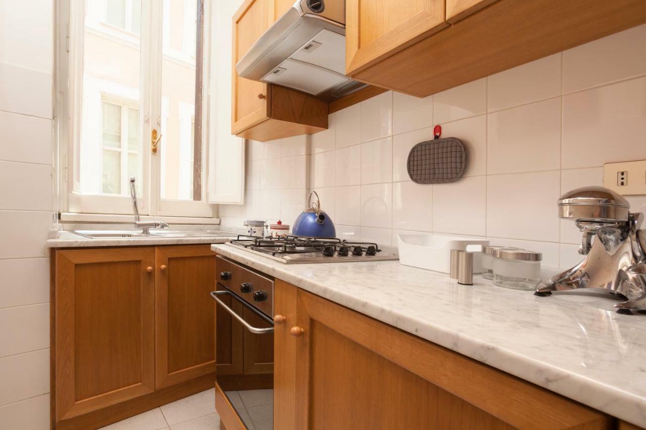 Apartment Via Giulia Beautiful Historic Centre Rom