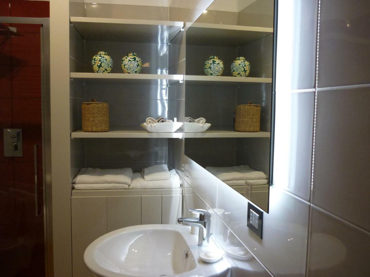 Via Giulia Beautiful Historic Centre Apartment