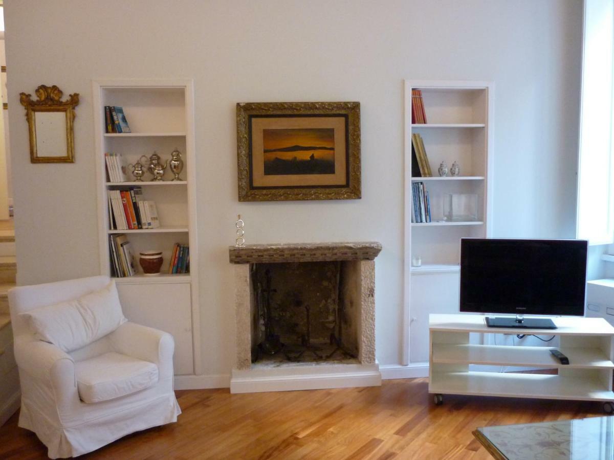 Via Giulia Beautiful Historic Centre Apartment *