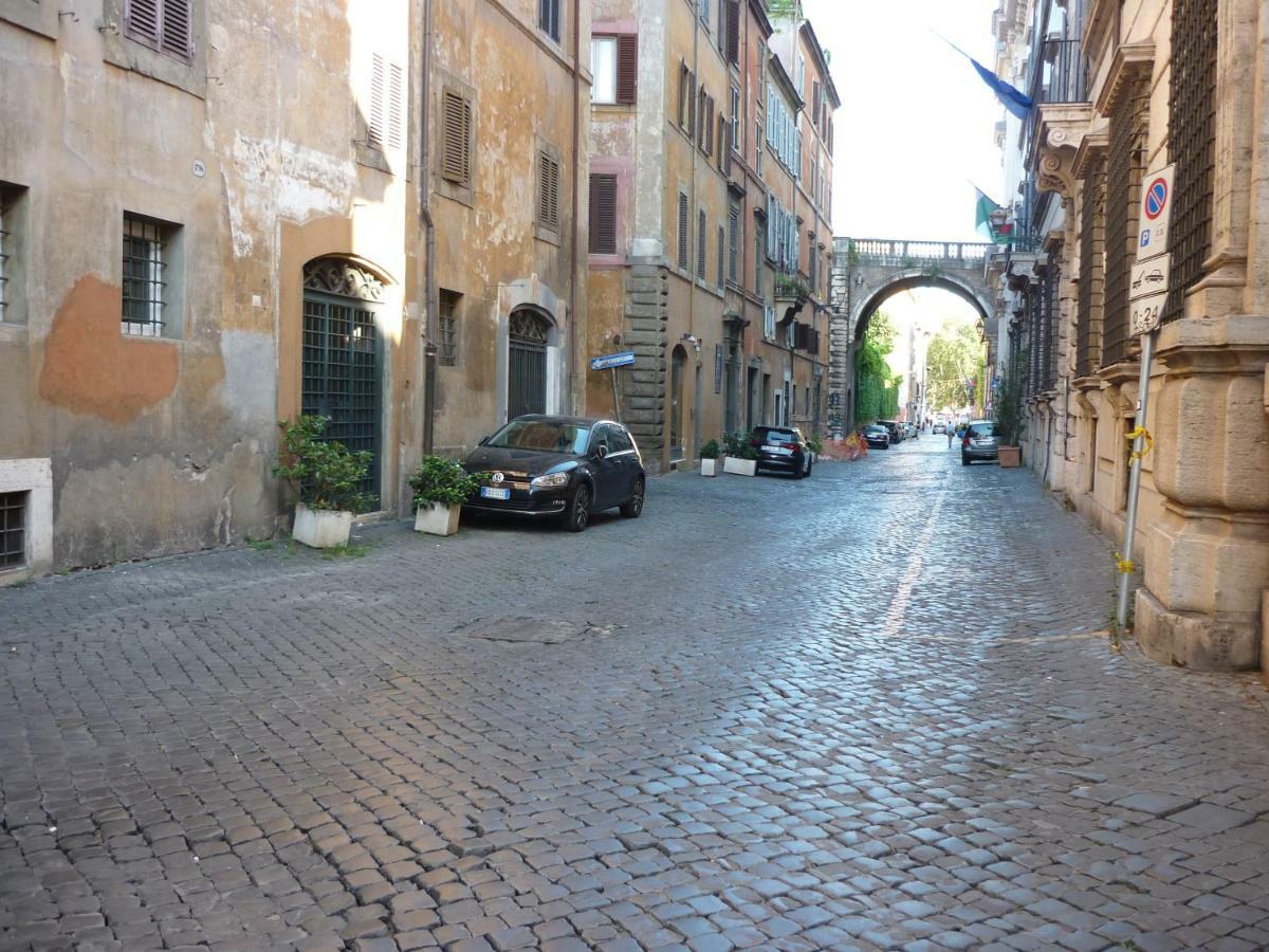 Via Giulia Beautiful Historic Centre Apartment Rom