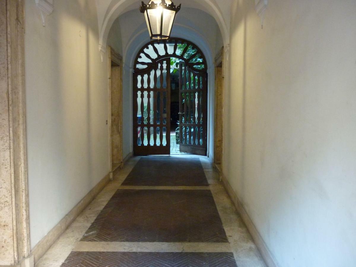 Via Giulia Beautiful Historic Centre