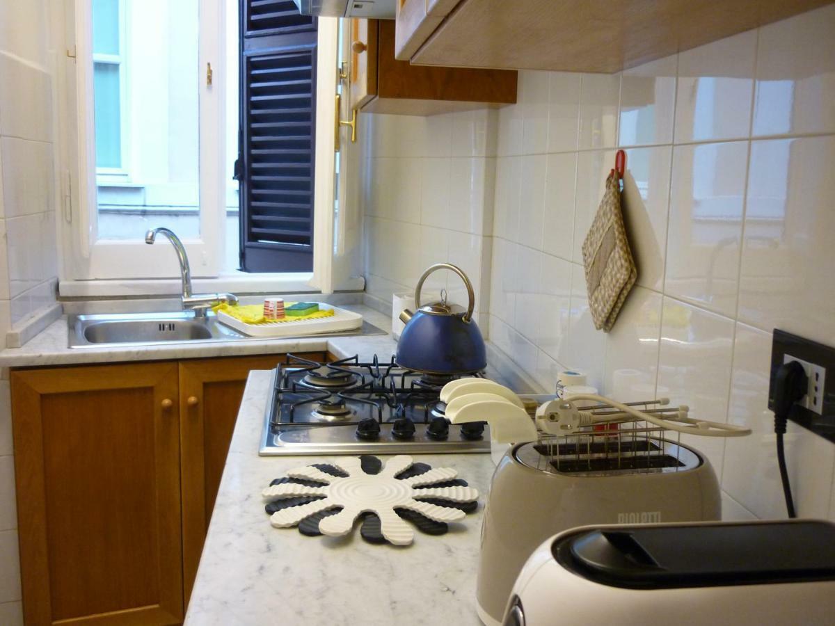 Via Giulia Beautiful Historic Centre Apartment *