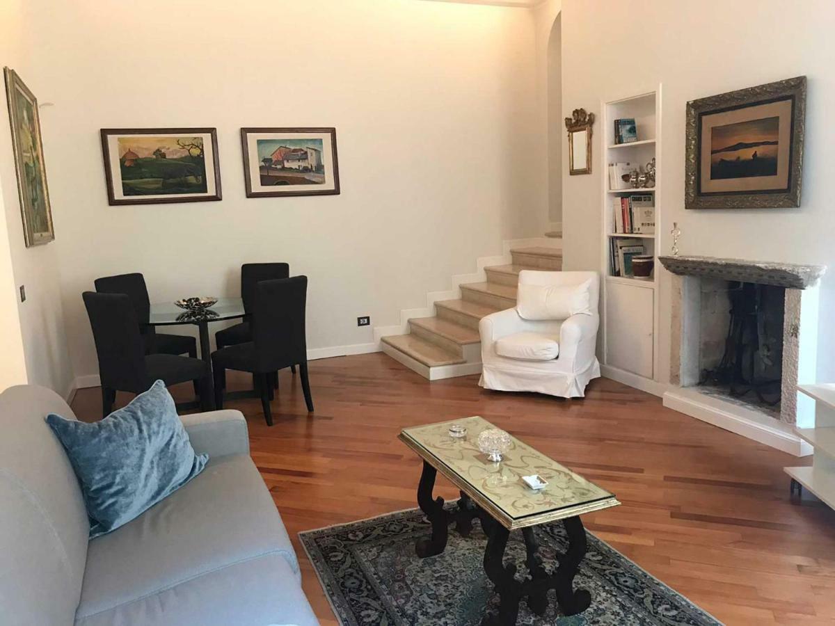 Apartment Via Giulia Beautiful Historic Centre Rom
