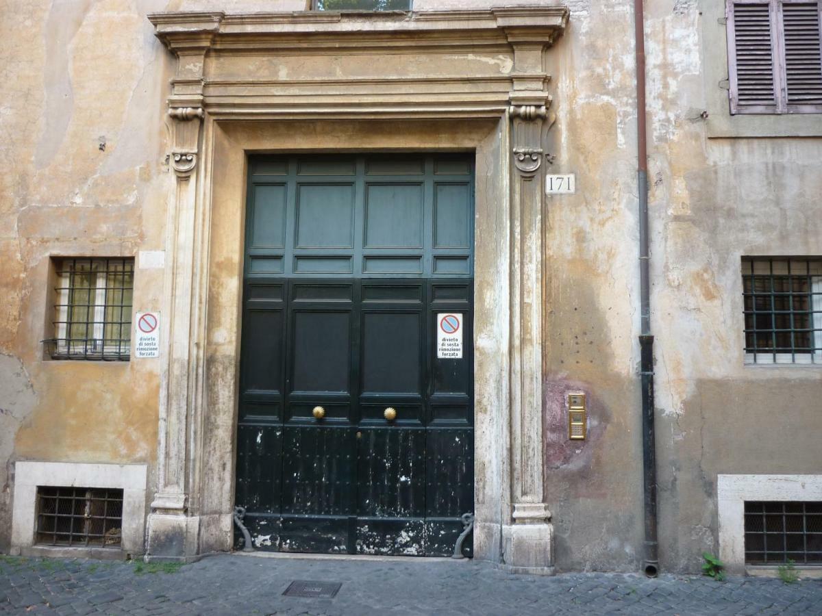 Via Giulia Beautiful Historic Centre Apartment *