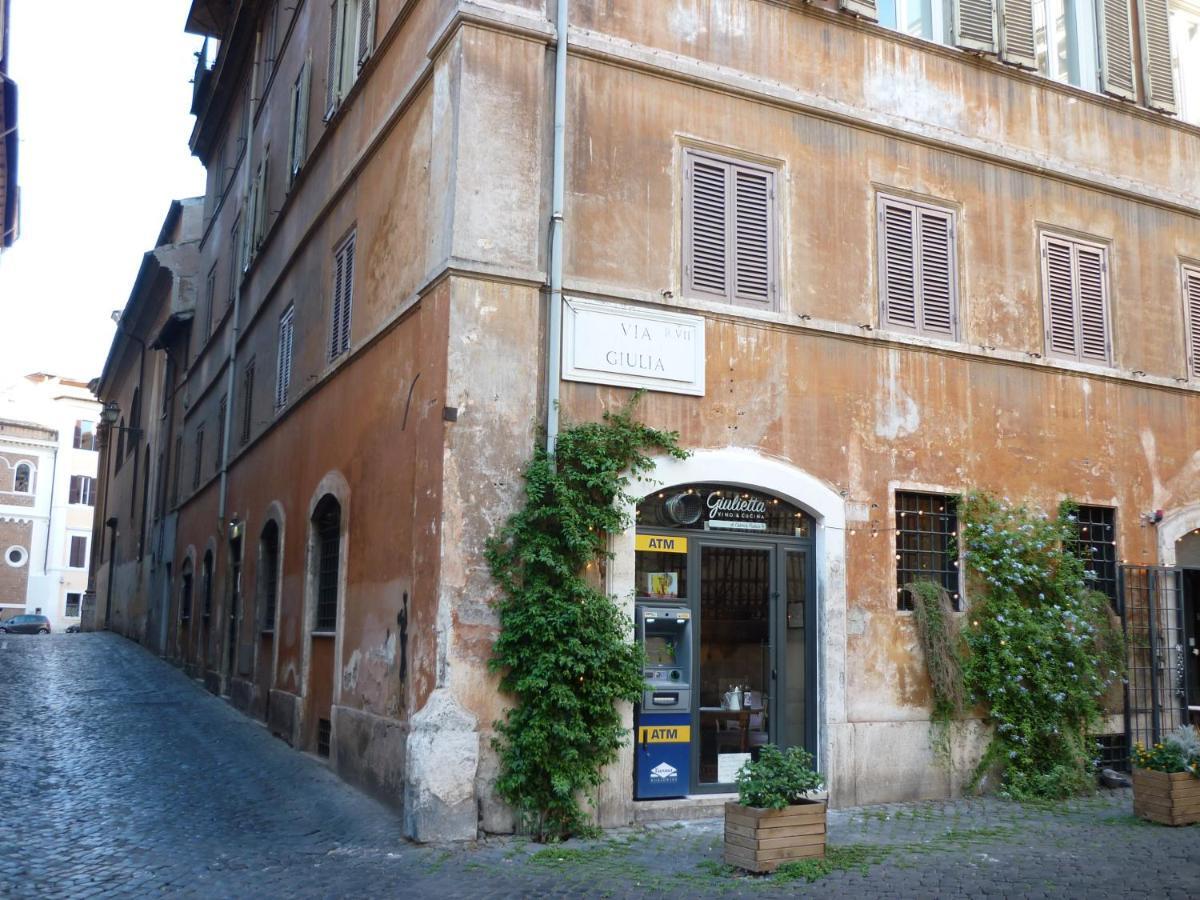 Via Giulia Beautiful Historic Centre Apartment *